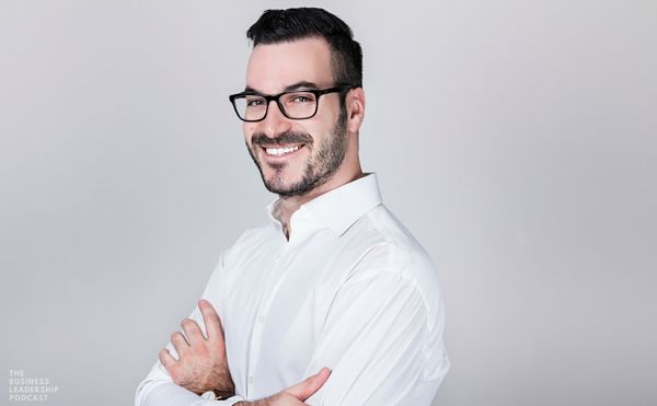 يريدها ملتزمة ولكن...!